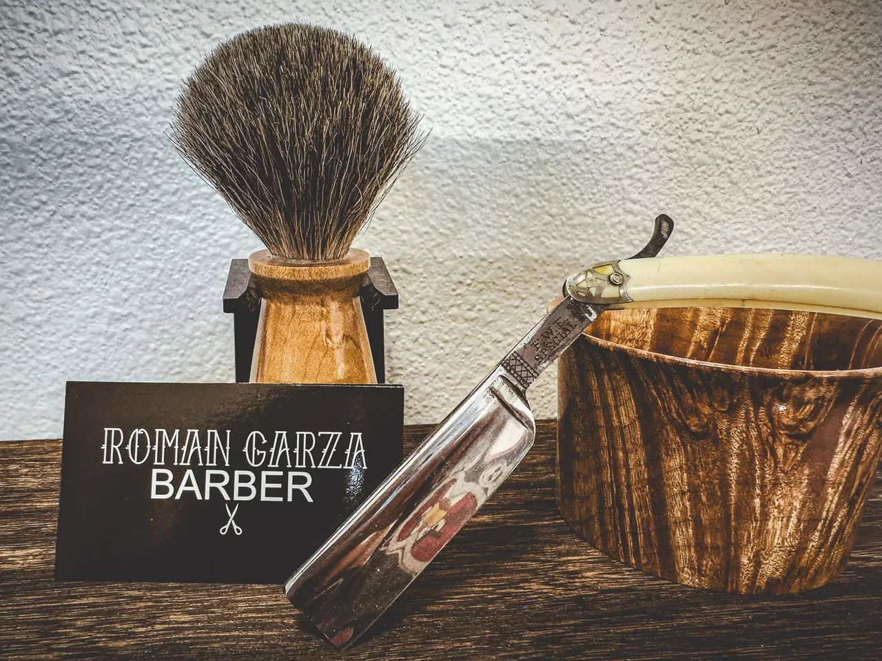 Roman Garza Barber — straight razor, shave brush and card